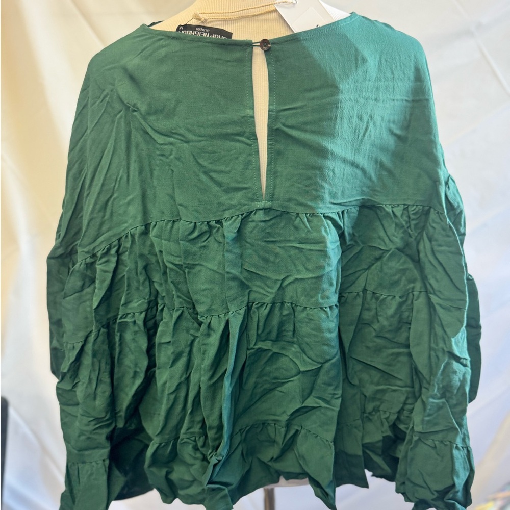 Woman’s NWT Emerald green Boutique Top Size Medium MSRP $68 - Picture 5 of 7